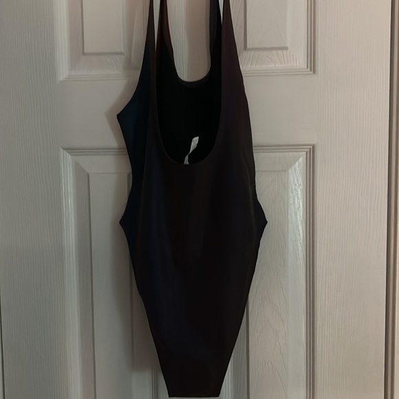 NWOT: Flexliving reflective bathing suit. - Picture 4 of 7